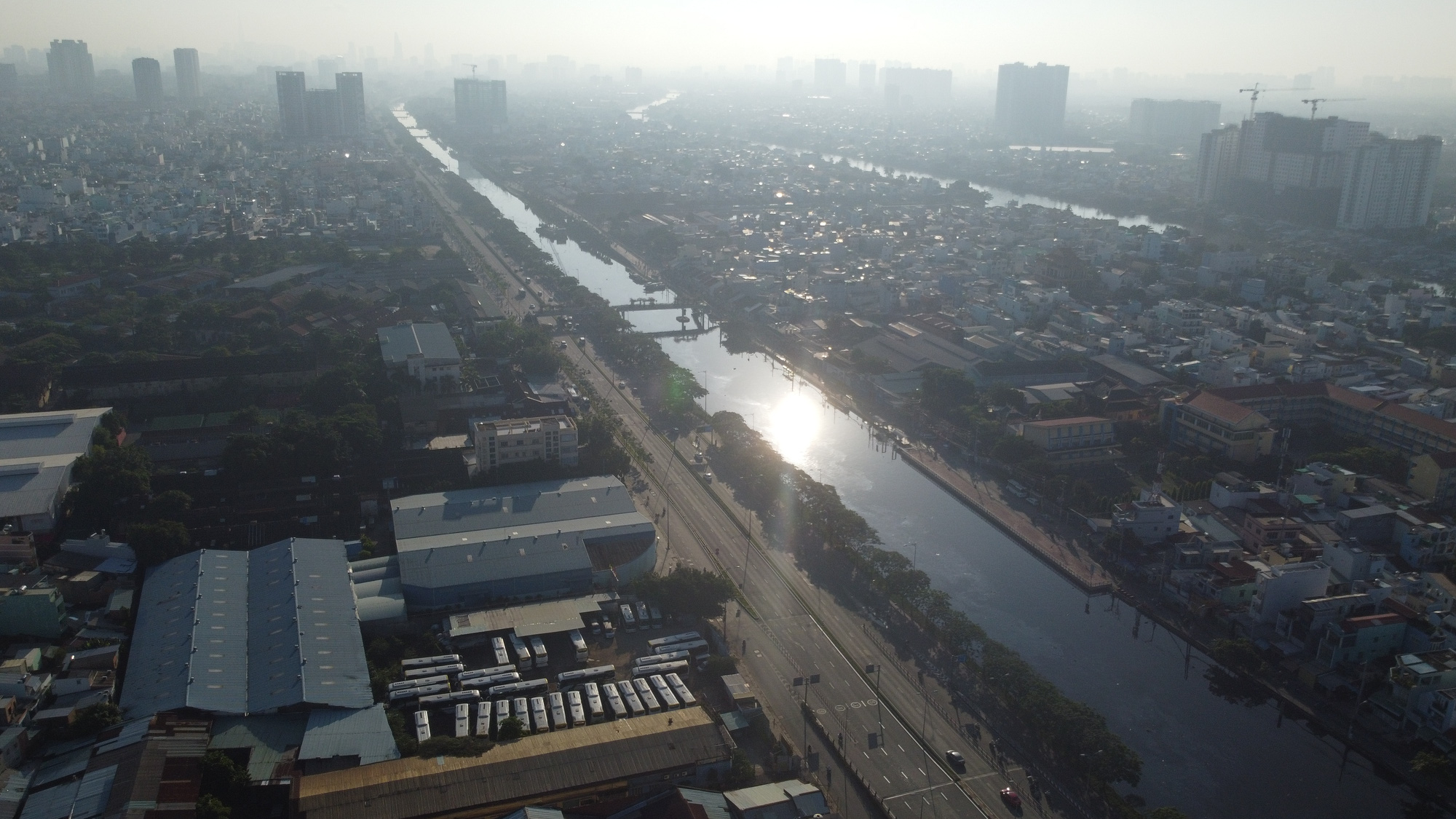 Nhiệt độ 17-19 độ C, TP HCM trở lạnh