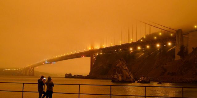 Bầu trời San Francisco biến thành màu cam như sao Hỏa
