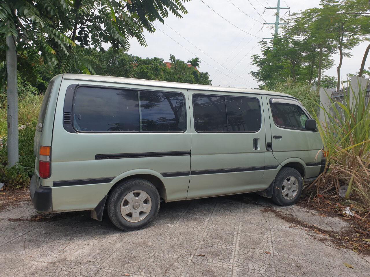 Một học sinh lớp 3 ở Hà Nội bị bỏ quên trên xe đưa đón