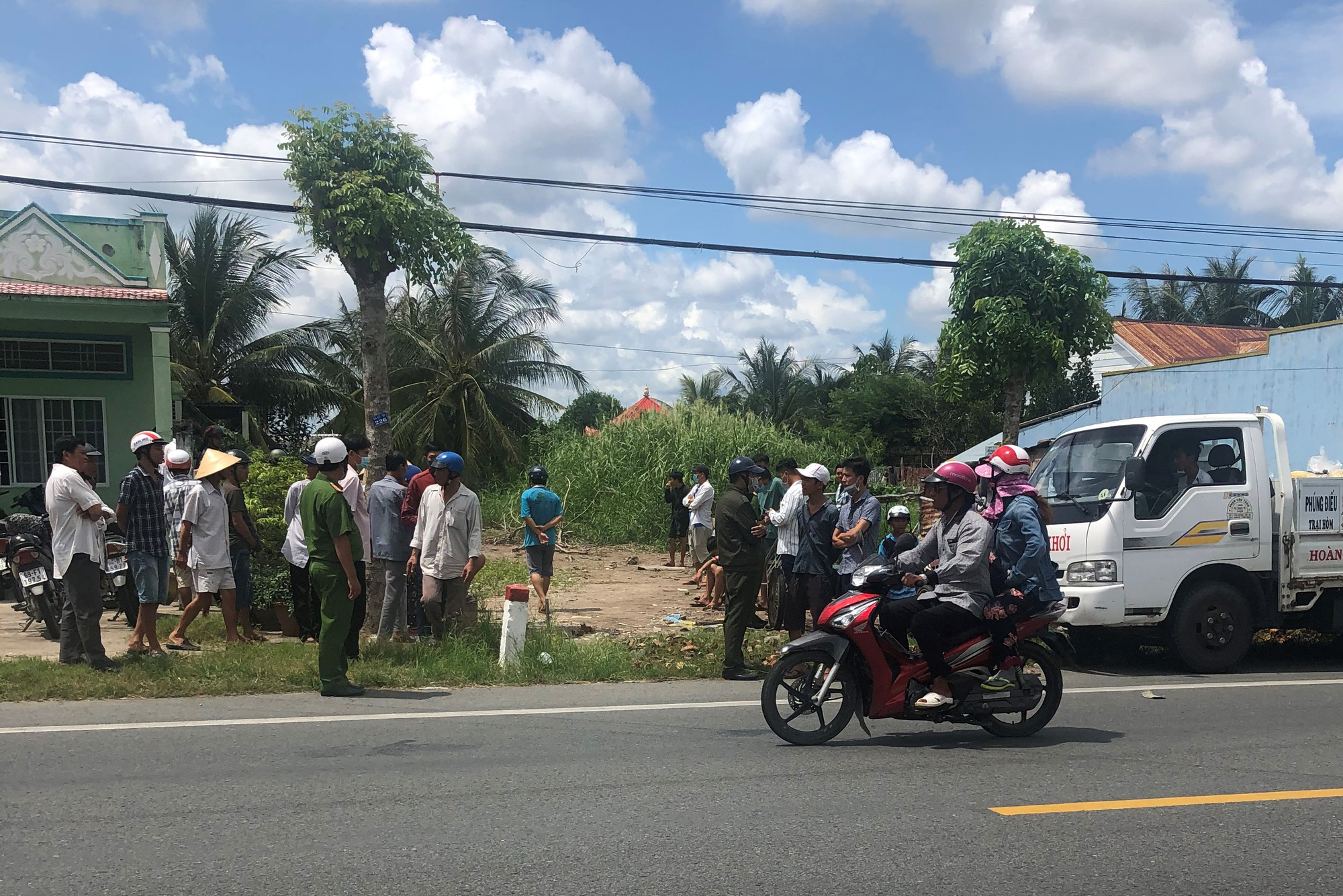 Giám đốc Công an Bạc Liêu trực tiếp ngăn vụ nguy cơ xô xát trên đường đưa tang - Ảnh 1.
