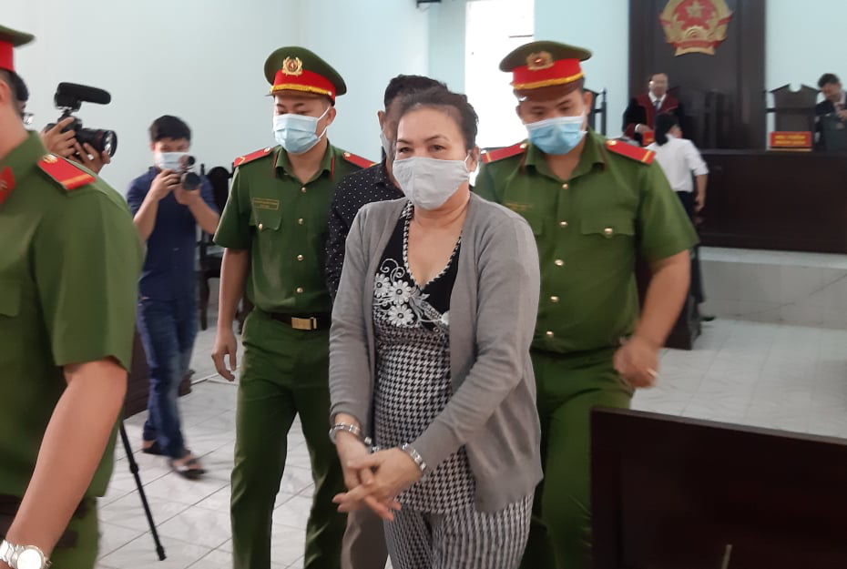 Nhân "siêu nhân" và "Gái vọng" hầu tòa vì móc túi hành khách đi xe buýt