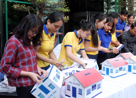 Hỗ trợ đồng bào dân tộc, lực lượng vũ trang vùng biên giới