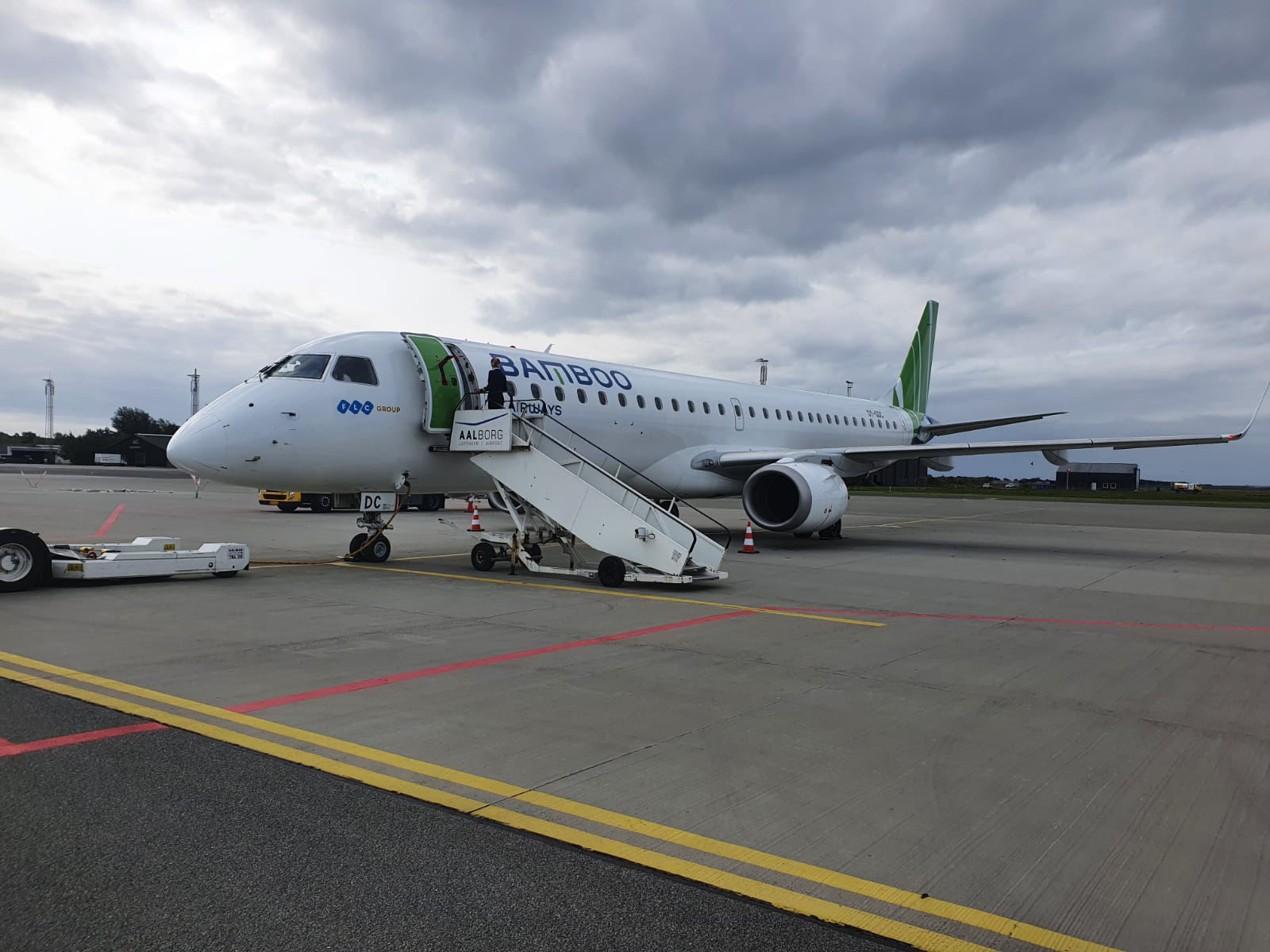 Cục Hàng không lý giải về máy bay Embraer bay thẳng Côn Đảo