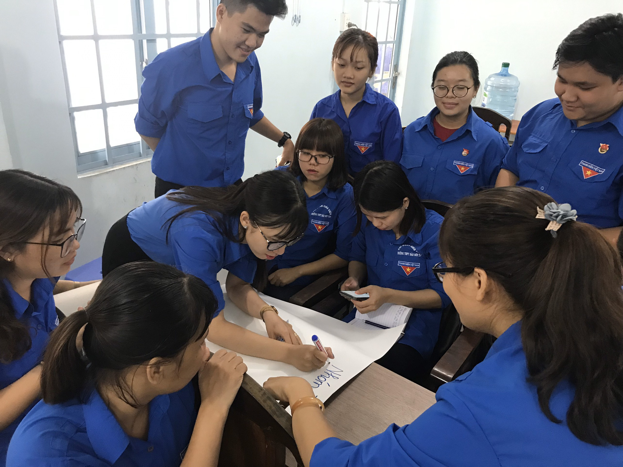 Nuôi dưỡng say mê lý luận cho lớp trẻ