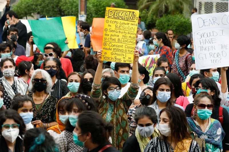 Pakistan ngùn ngụt lửa giận vì phụ nữ bị cưỡng hiếp trước mặt con