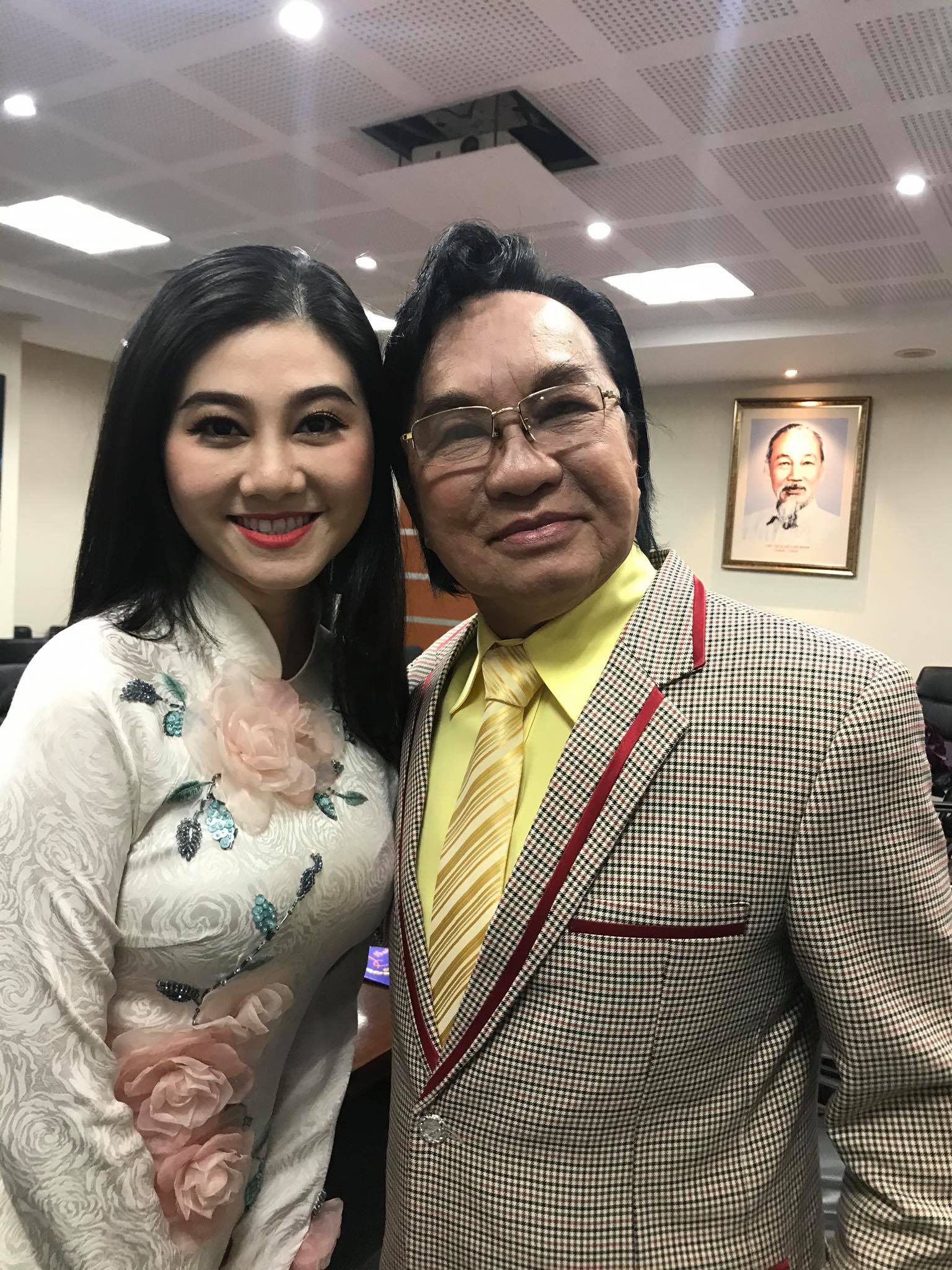Chuông vàng vọng cổ thay đổi bất ngờ trong dịch Covid-19 - Ảnh 2.