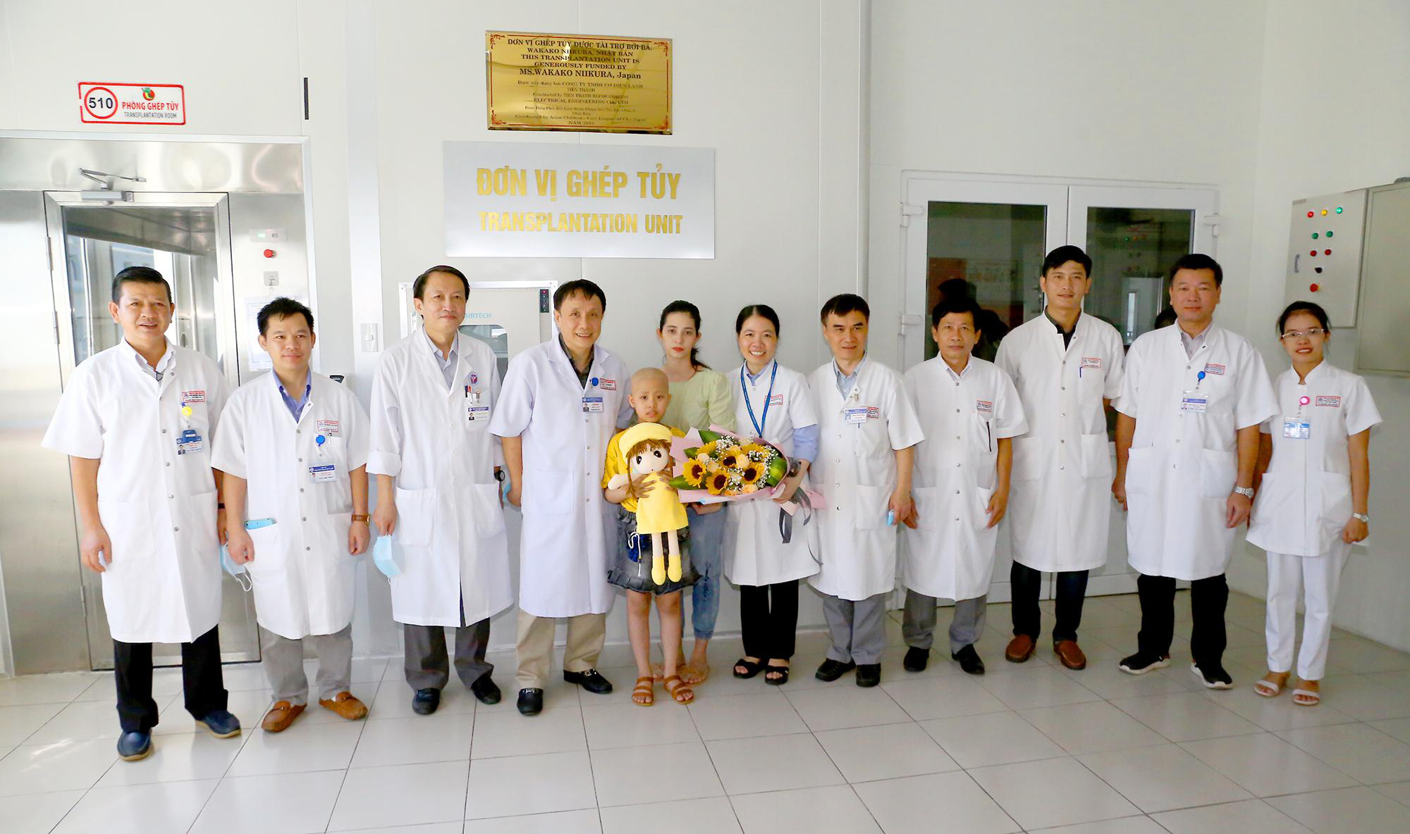Gh&eacute;p tủy chữa khỏi u nguy&ecirc;n b&agrave;o thần kinh cho b&eacute; 8 tuổi - Ảnh 1.