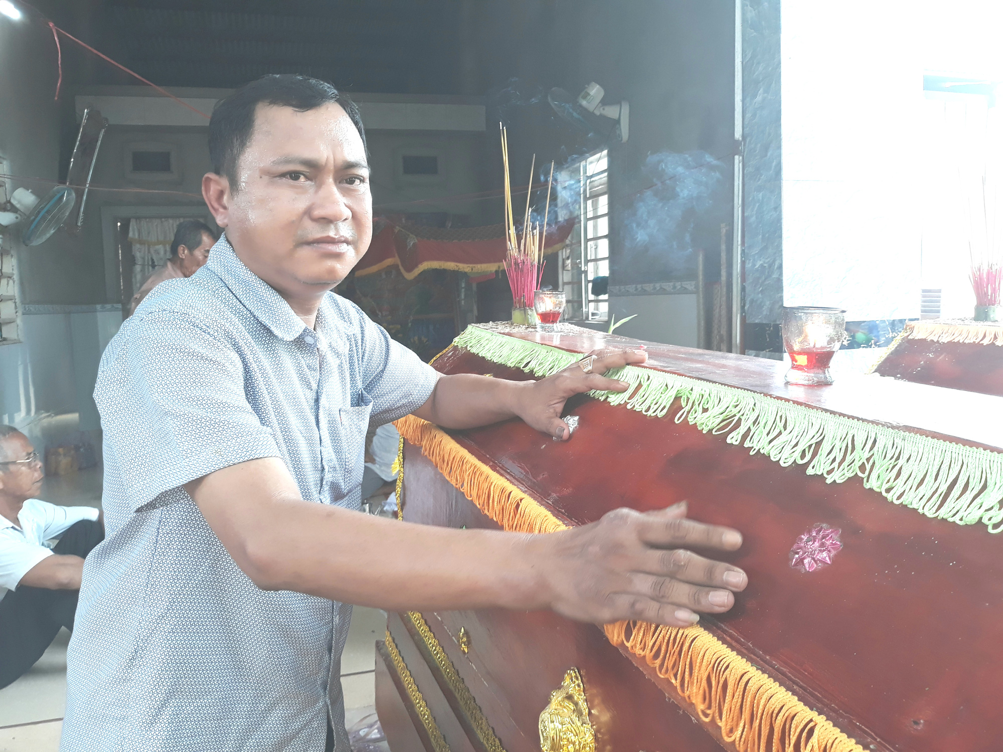 Nghẹn ngào tiễn đưa 5 học sinh chết đuối vào lòng đất lạnh
