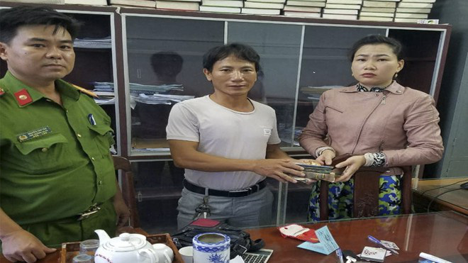 Nhặt được 87 triệu đồng cùng nhiều tài sản, người buôn bán ve chai trả lại cho người bị mất