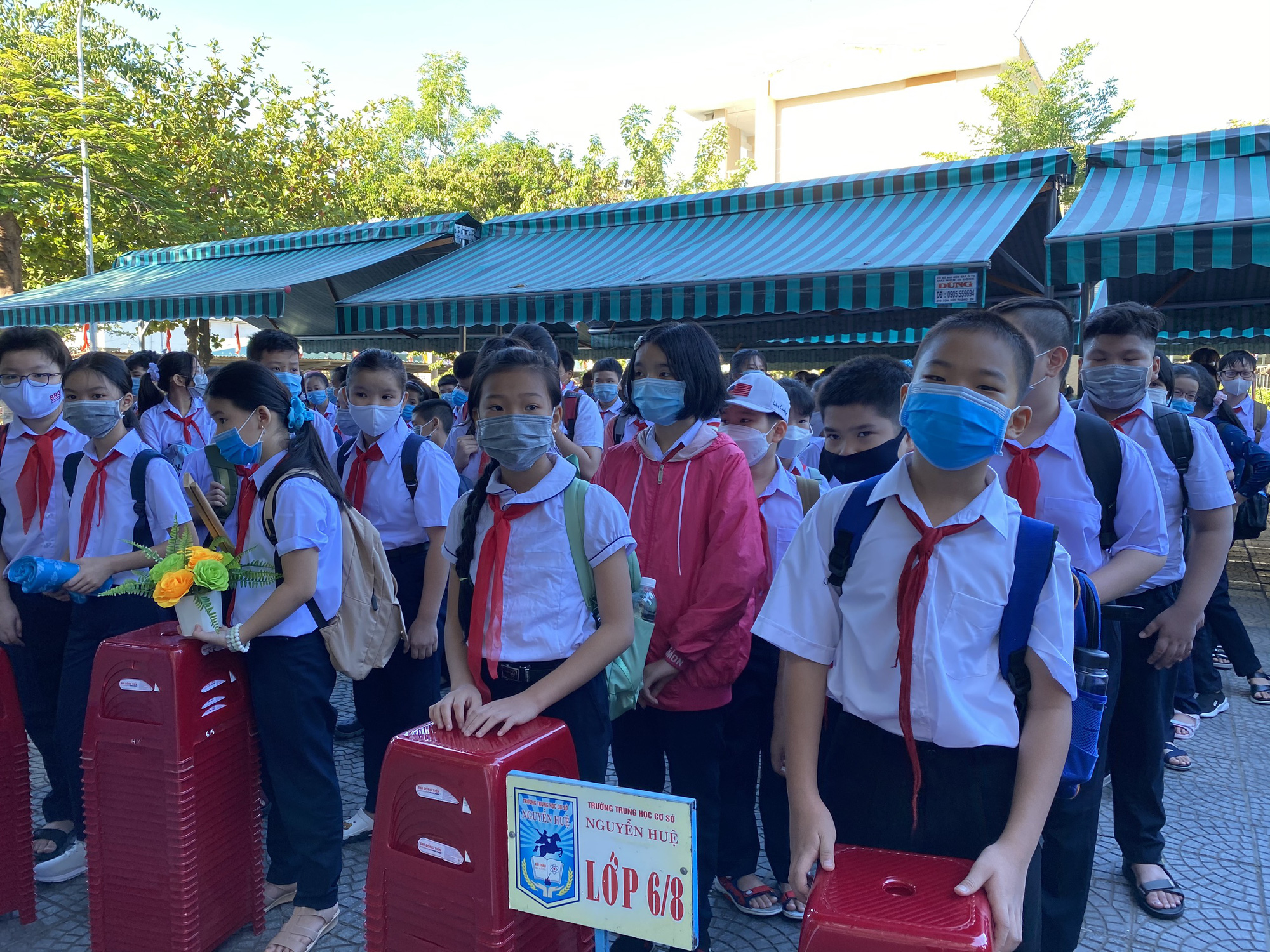 Đ&agrave; Nẵng: Học sinh mang th&ocirc;ng điệp &ldquo;5K&rdquo; đến trường, sau 1 tuần học trực tuyến - Ảnh 7.
