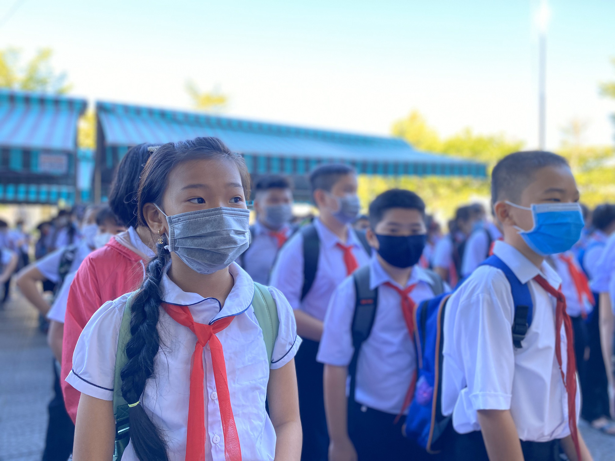 Đ&agrave; Nẵng: Học sinh mang th&ocirc;ng điệp &ldquo;5K&rdquo; đến trường, sau 1 tuần học trực tuyến - Ảnh 8.