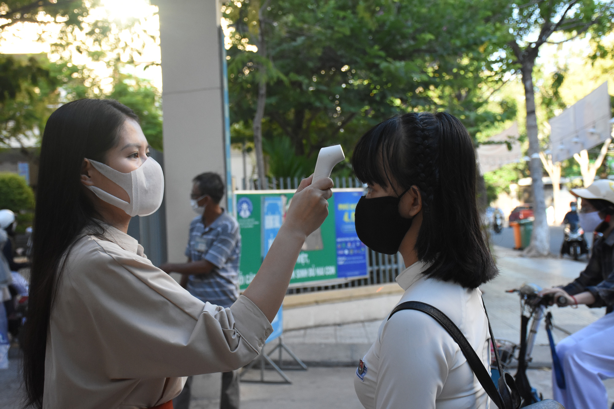 Đ&agrave; Nẵng: Học sinh mang th&ocirc;ng điệp &ldquo;5K&rdquo; đến trường, sau 1 tuần học trực tuyến - Ảnh 3.