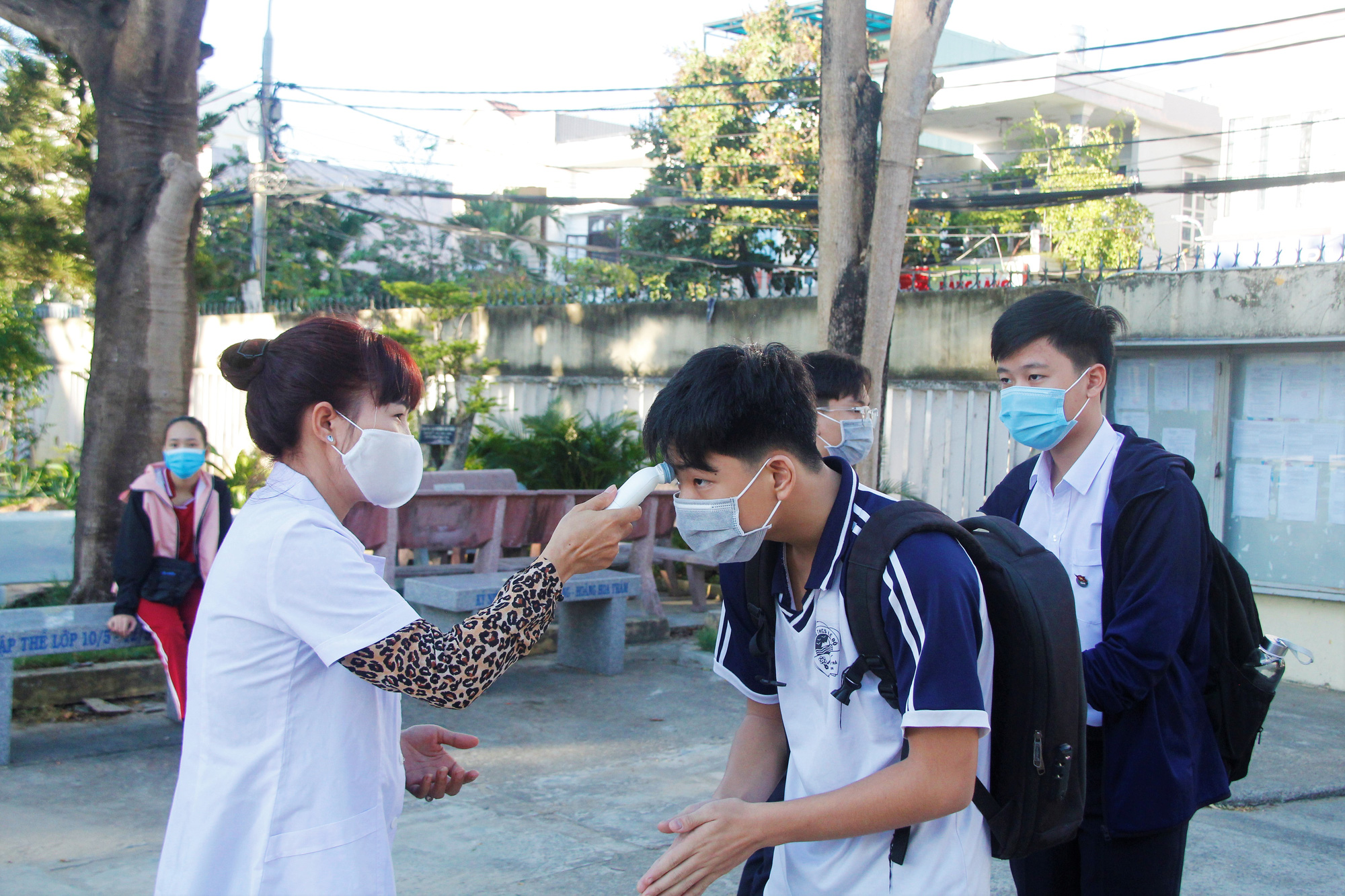 Đ&agrave; Nẵng: Học sinh mang th&ocirc;ng điệp &ldquo;5K&rdquo; đến trường, sau 1 tuần học trực tuyến - Ảnh 13.