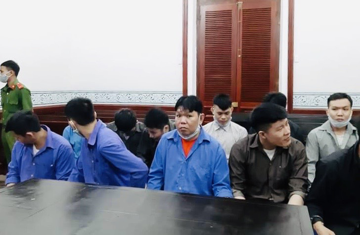 Độc chiêu đục tường phòng trọ, chui vào trộm tài sản khách đang “mây mưa”
