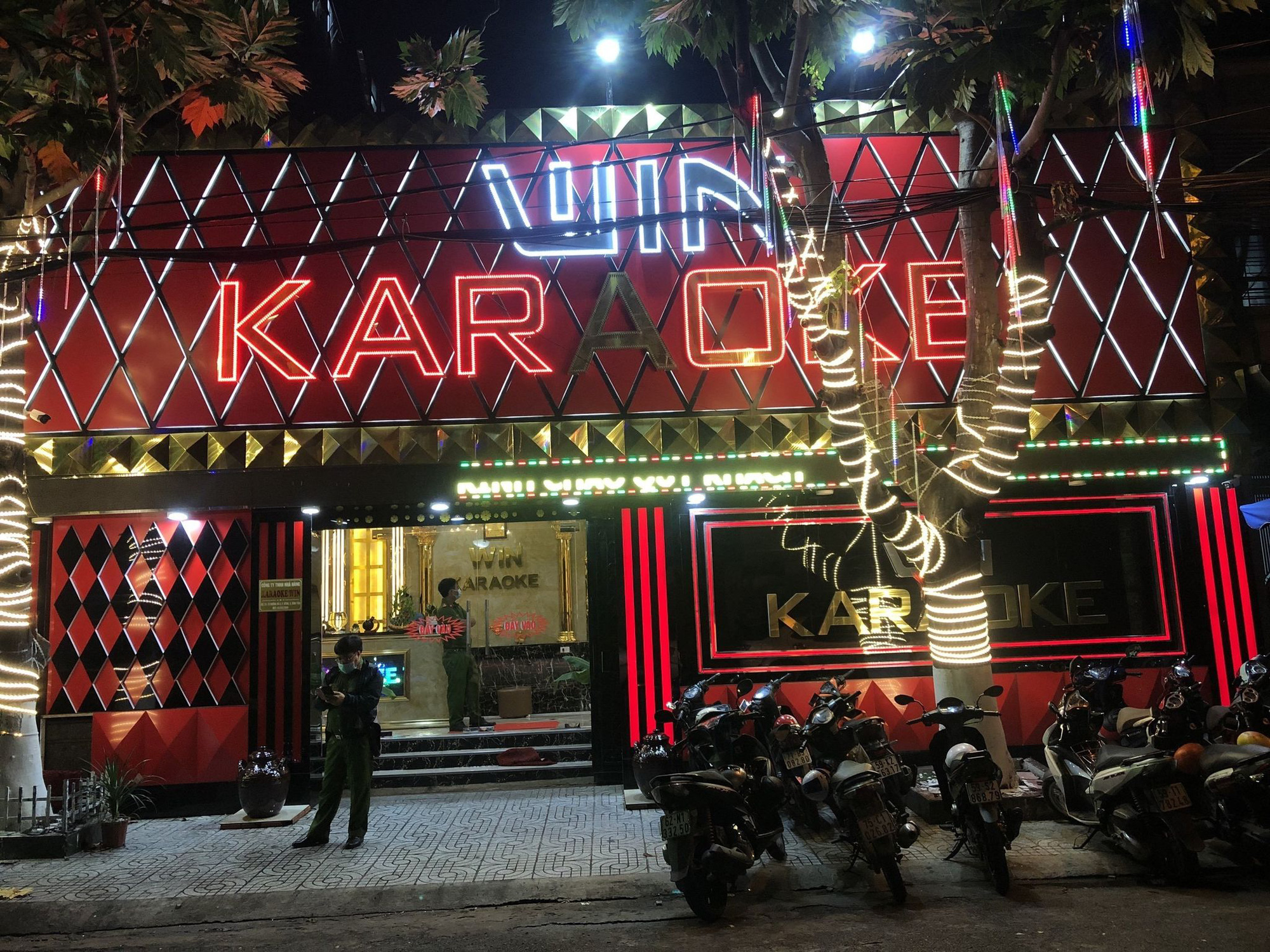 TP HCM: 33 người phê ma tuý trong quán karaoke rạng sáng