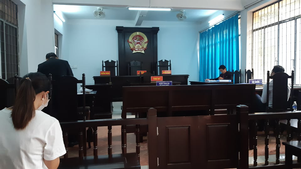 Tòa công khai xử vụ kiện công ty bảo hiểm, báo chí không được quay phim, chụp ảnh!