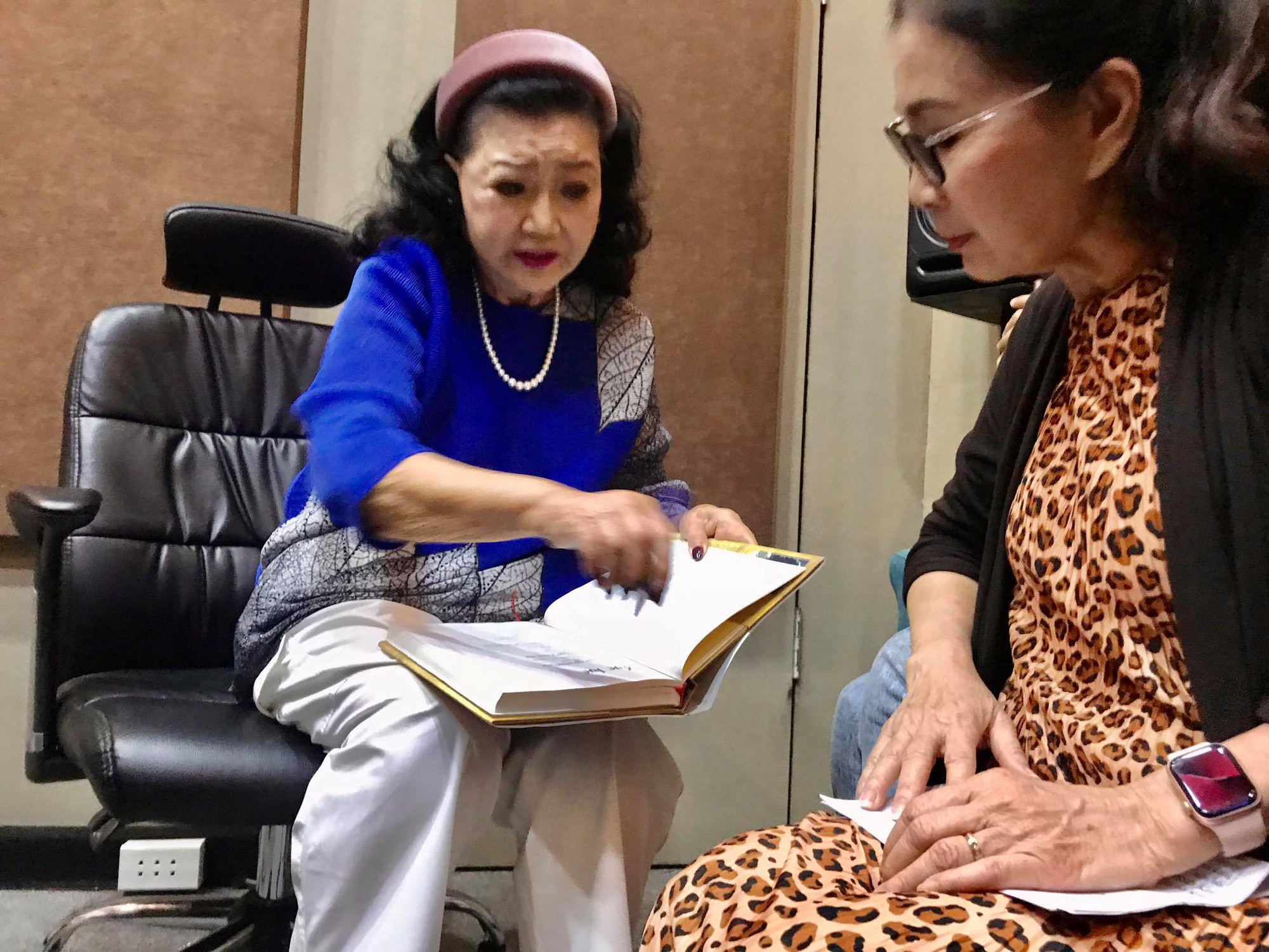 Thâm nhập hậu trường thu âm hồi ký Kỳ nữ Kim Cương cùng 3 nghệ sĩ - Ảnh 5.