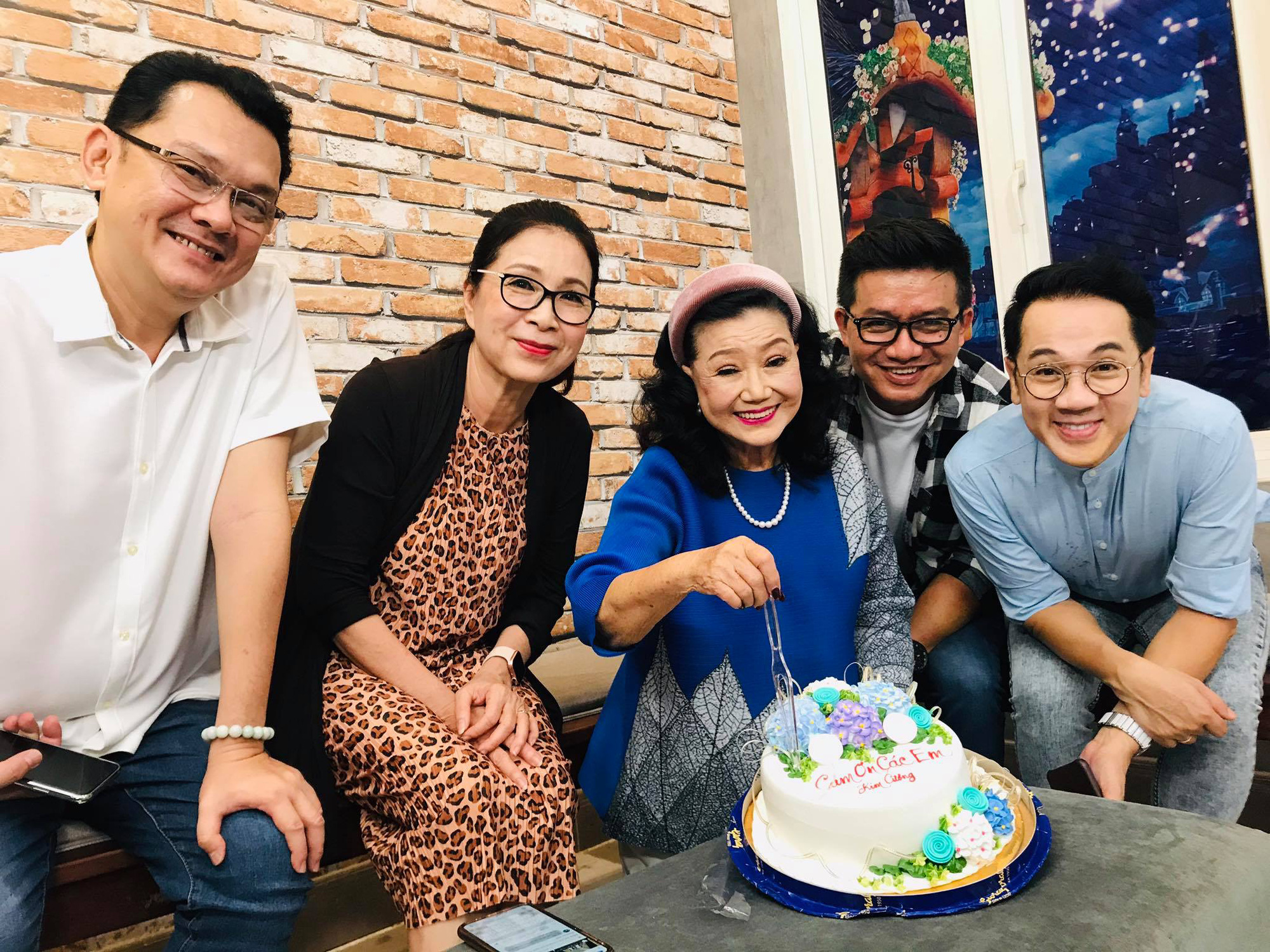 Thâm nhập hậu trường thu âm hồi ký Kỳ nữ Kim Cương cùng 3 nghệ sĩ - Ảnh 7.