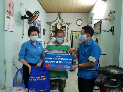 ẤM ÁP TÌNH NGƯỜI (*): Thắm đượm nghĩa tình giai cấp