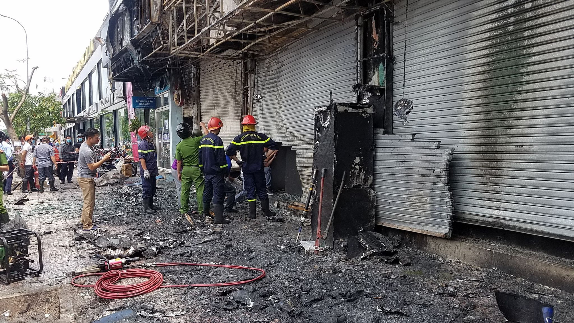 Triệu tập người đàn ông, điều tra nghi án đốt phòng giao dịch Eximbank ở Gò Vấp