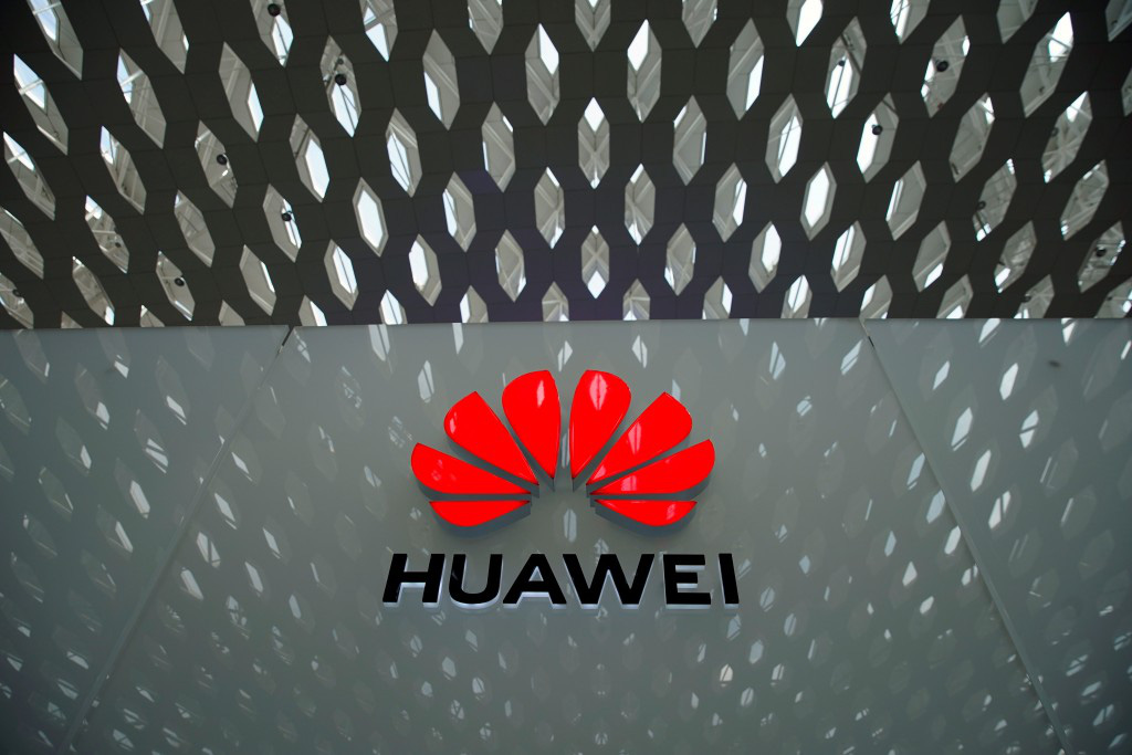 Dính "đòn độc" của Mỹ, Huawei chồng chất khó khăn