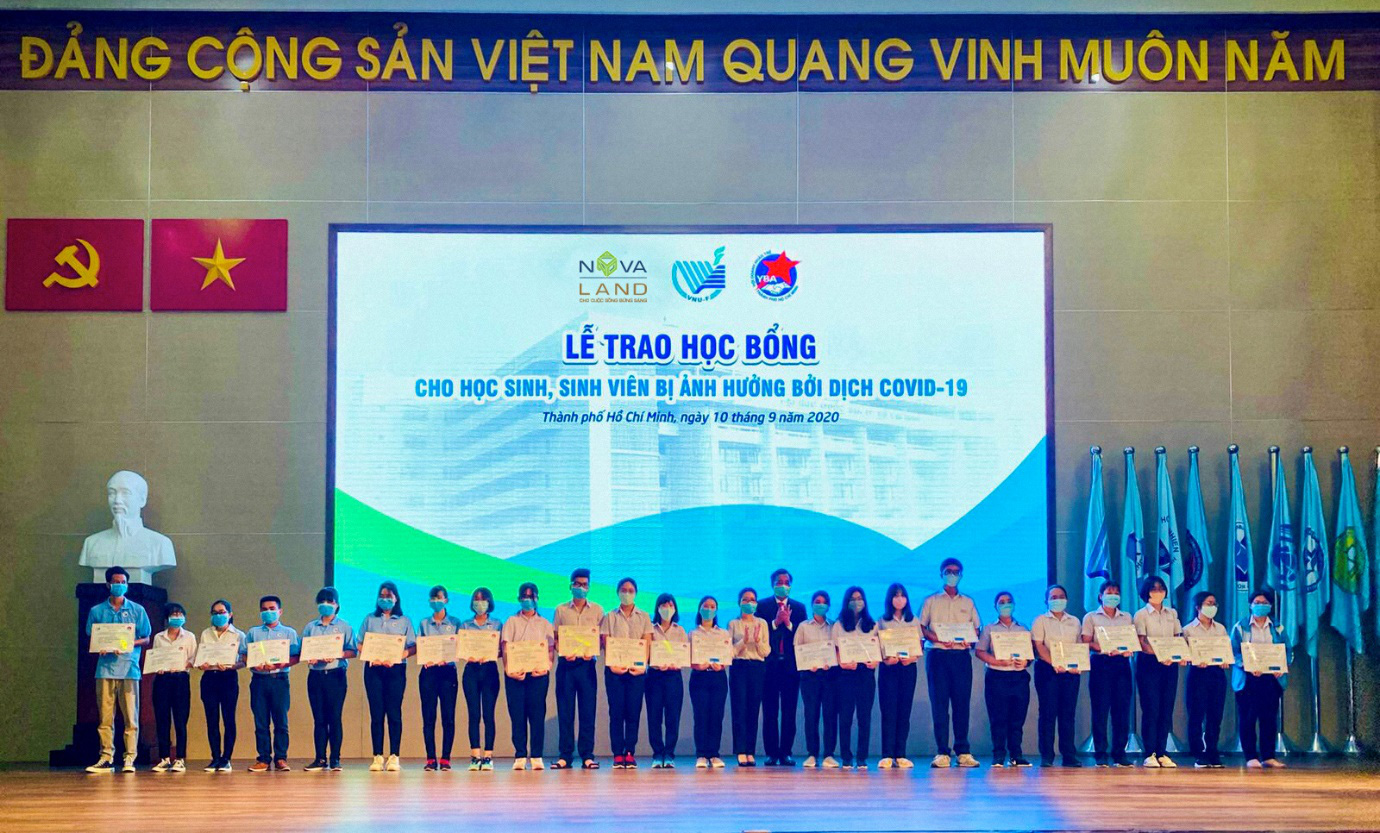 Hơn 8.000 suất học bổng chắp c&aacute;nh ước mơ cho nữ sinh hiếu học - Ảnh 2.