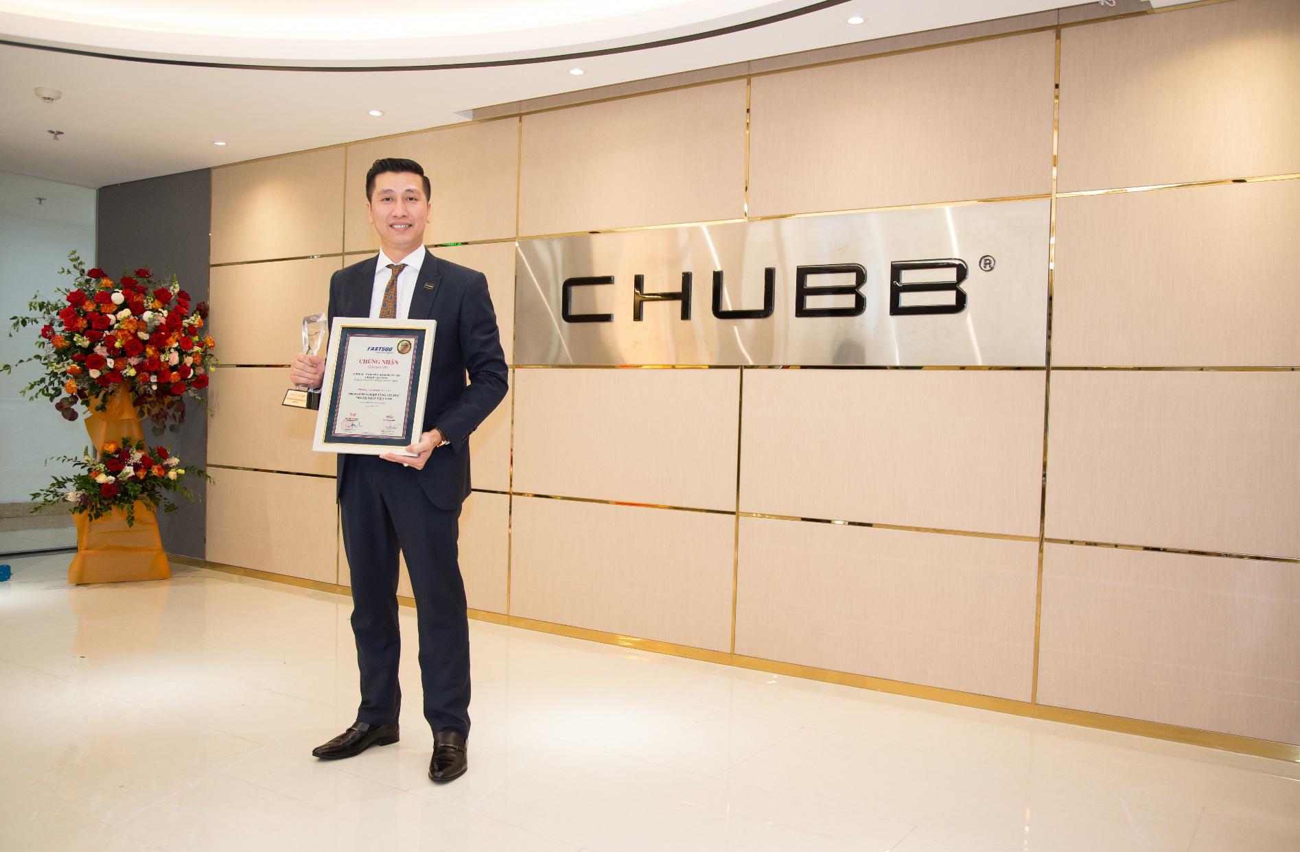 Chubb Life Việt Nam được vinh danh &ldquo;Top 10 doanh nghiệp Bảo hiểm Nh&acirc;n thọ uy t&iacute;n&rdquo; v&agrave; &ldquo;Top 500 doanh nghiệp tăng trưởng nhanh nhất Việt Nam&rdquo; - Ảnh 2.