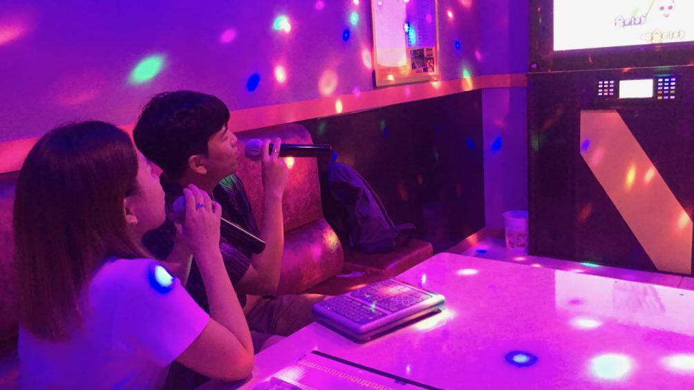 Quán bar, karaoke... ở Hà Nội hoạt động lại từ 0 giờ 16-9
