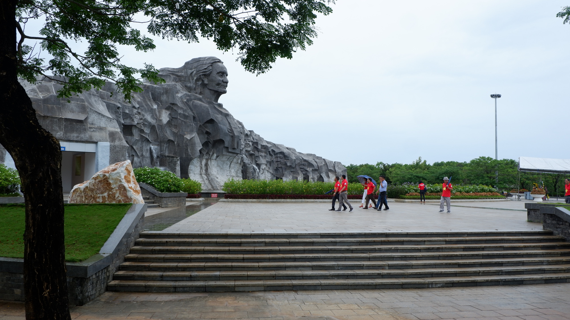 Chớ để đoàn viên, thanh niên phai nhạt hoài bão cống hiến