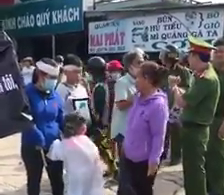 Mang di ảnh, khăn tang đòi xử lý hung thủ chém chết người - Ảnh 1.