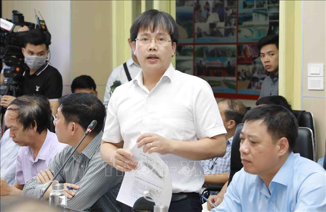 Bão số 5 giật cấp 13 di chuyển nhanh vào Quảng Bình - Đà Nẵng
