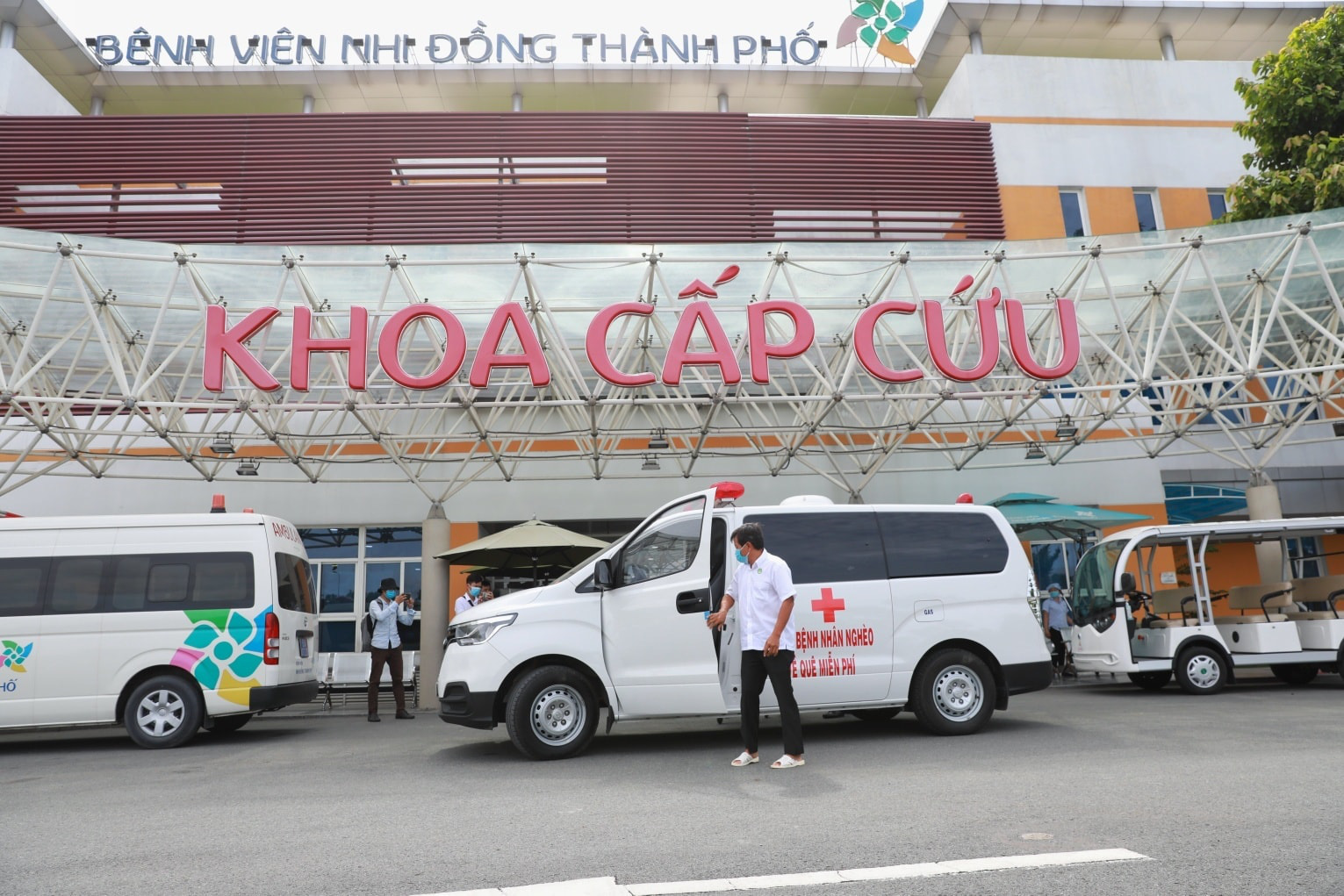 &Ocirc;ng Đo&agrave;n Ngọc Hải đưa 2 b&agrave; ch&aacute;u neo đơn về xứ dừa Bến Tre sau chuyến rong ruổi Bắc-Nam - Ảnh 2.