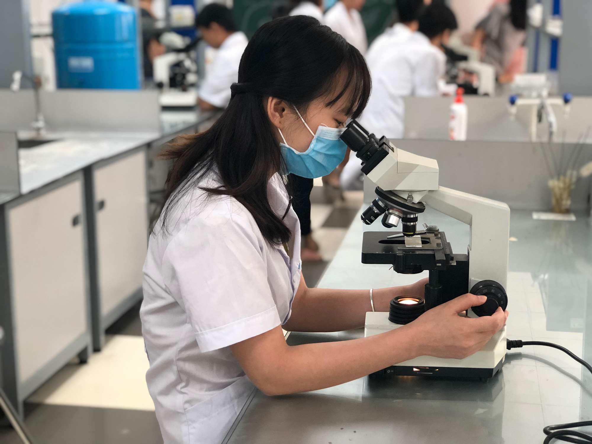 Tăng điểm s&agrave;n 2 khối ng&agrave;nh rất quan trọng - Ảnh 1.