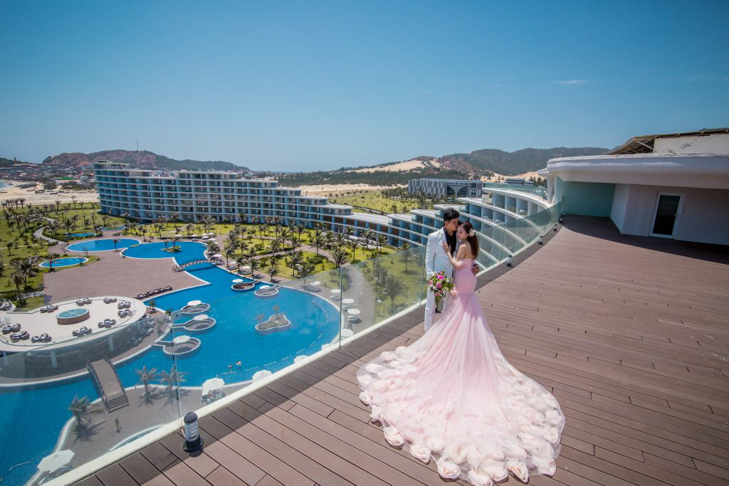 Quy Nhơn l&atilde;ng mạn v&agrave; n&ecirc;n thơ qua những shoot h&igrave;nh cưới đẹp như tranh vẽ - Ảnh 5.