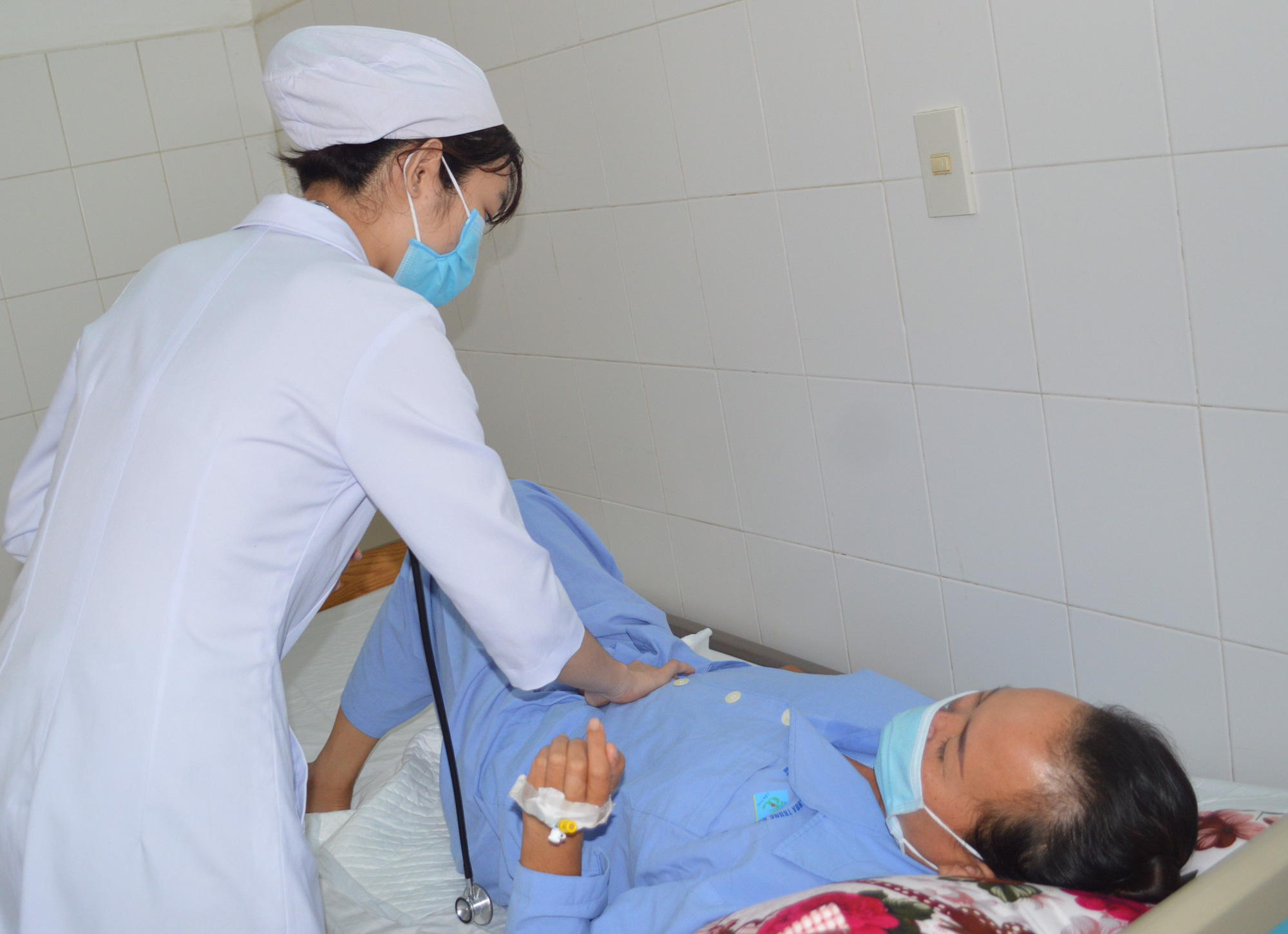 Suýt chết vì tăng mỡ máu "siêu khủng", huyết thanh có màu trắng như sữa