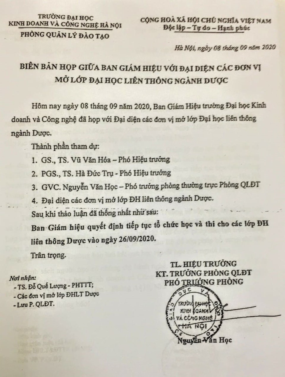 Trường ĐH Kinh doanh v&agrave; C&ocirc;ng nghệ H&agrave; Nội đ&agrave;o tạo chui sinh vi&ecirc;n dược - Ảnh 2.