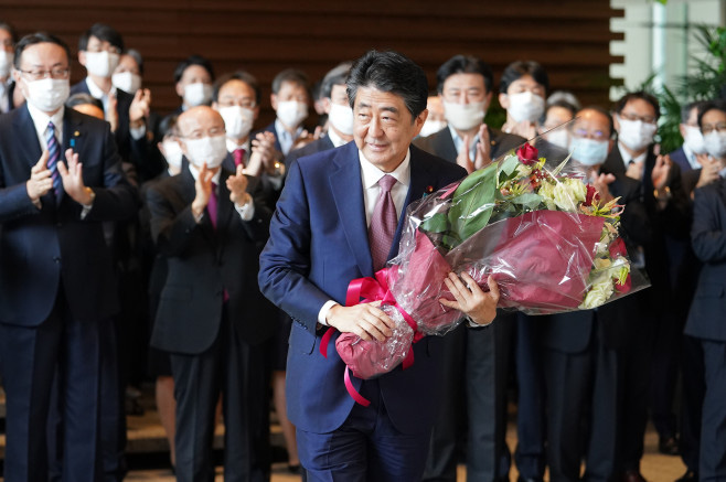 Lời chia tay x&uacute;c động &ocirc;ng Abe Shinzo - Ảnh 3.