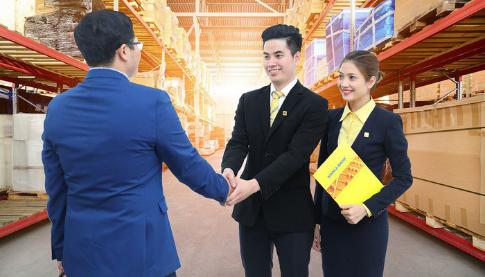 Giảm th&ecirc;m l&atilde;i suất, hỗ trợ doanh nghiệp vượt kh&oacute; dịch Covid-19 - Ảnh 1.