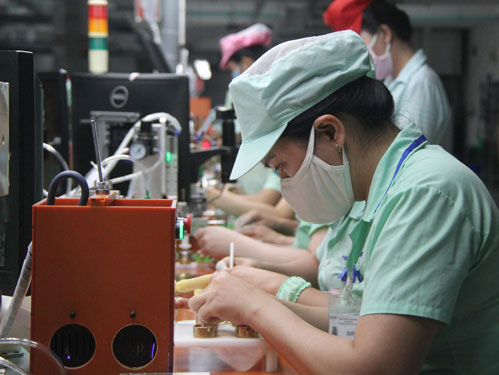 Doanh nghiệp, người lao động "đuối" sau Covid-19: Cùng chăm lo cho người mất việc