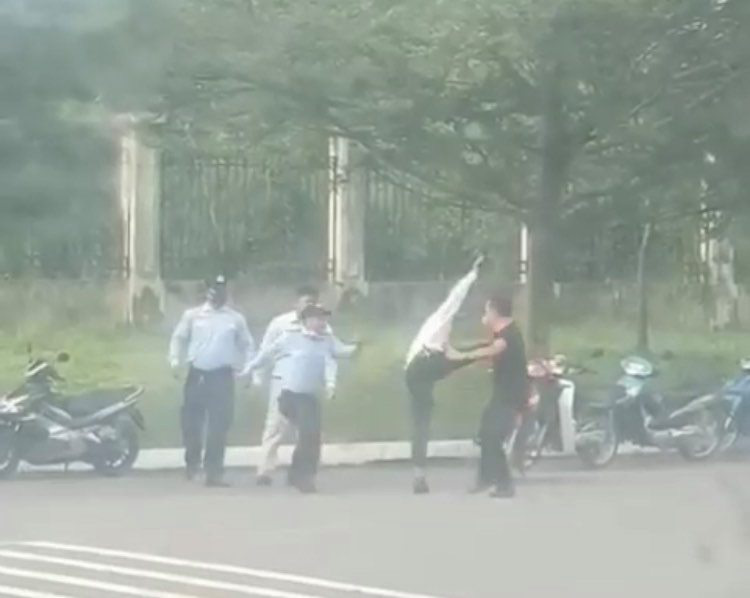 Phó giám đốc cùng nhân viên đánh hội đồng người dân ở Đồng Nai - Ảnh 2.