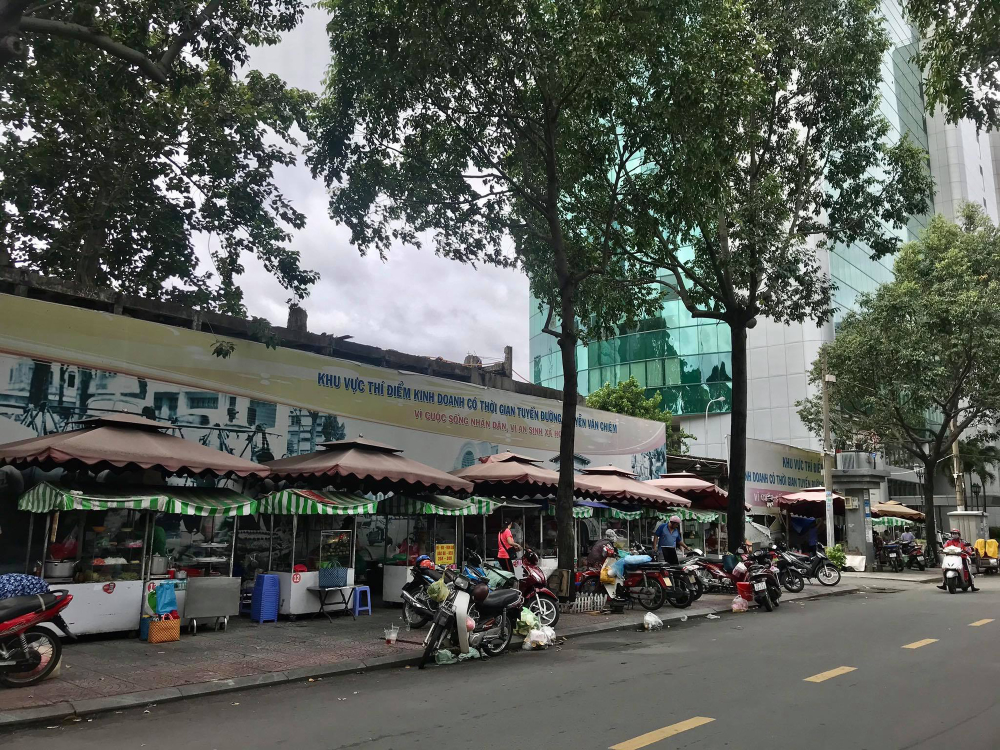 H&igrave;nh ảnh khu đất v&agrave;ng 8-12 L&ecirc; Duẩn v&agrave; ng&agrave;y thứ 3 b&agrave; chủ Hoa Th&aacute;ng Năm hầu t&ograve;a - Ảnh 8.