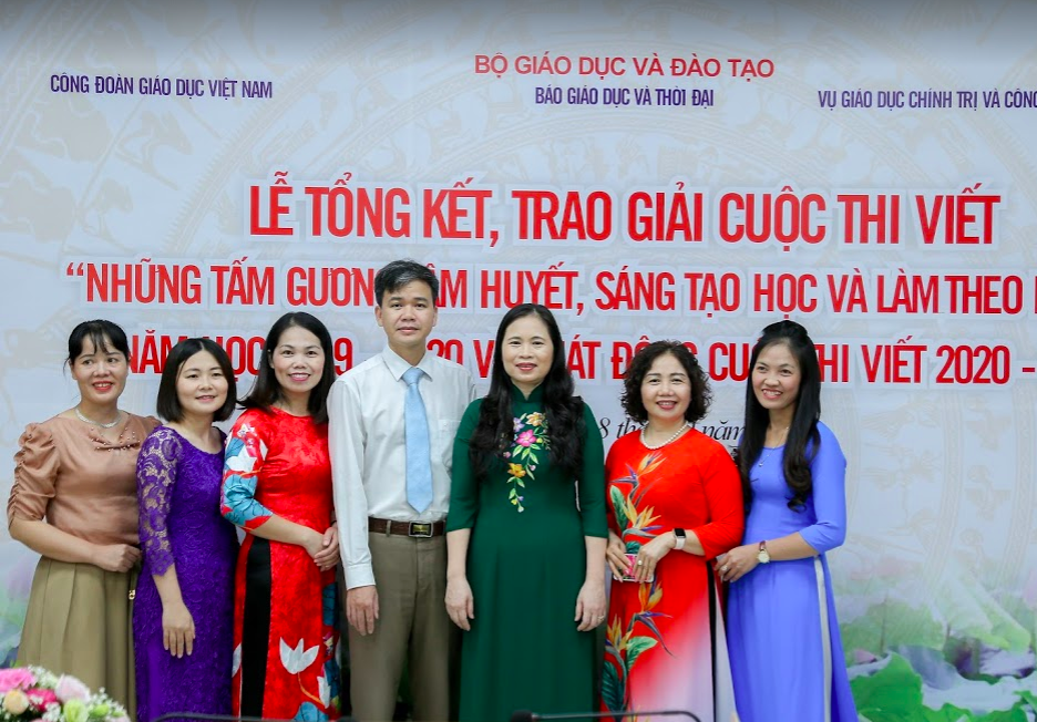 Cô giáo Đồng Tháp đoạt giải nhất cuộc thi viết những tấm gương tâm huyết - Ảnh 2.