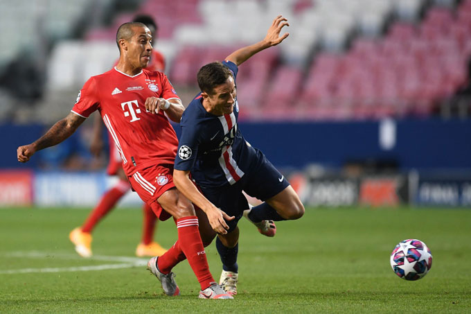 Thiago Alcantara cập bến Anfield, dàn sao Liverpool hoảng hốt