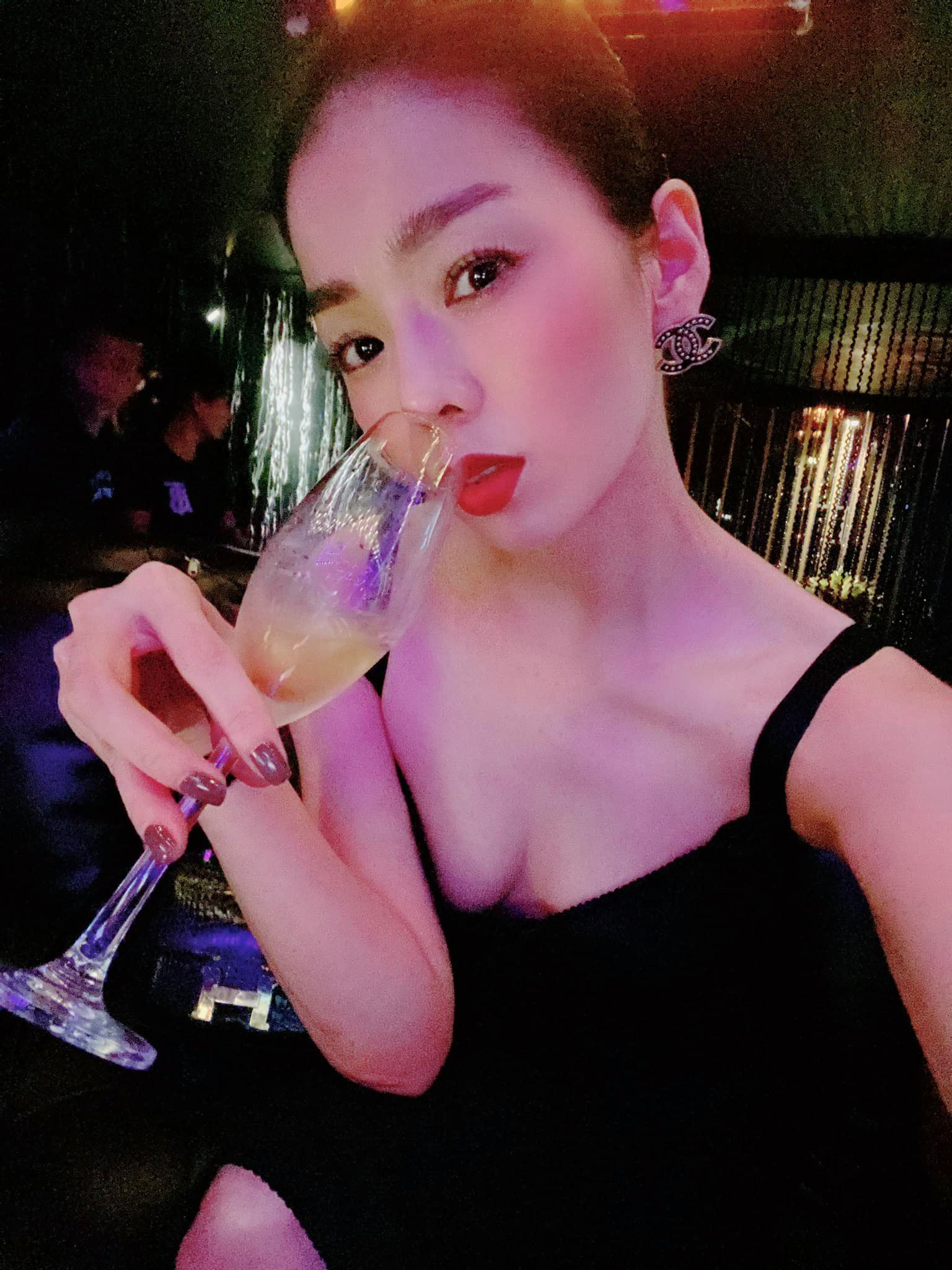 Sau tin đồn li hôn, Lệ Quyên ngày càng khác lạ - Ảnh 9.
