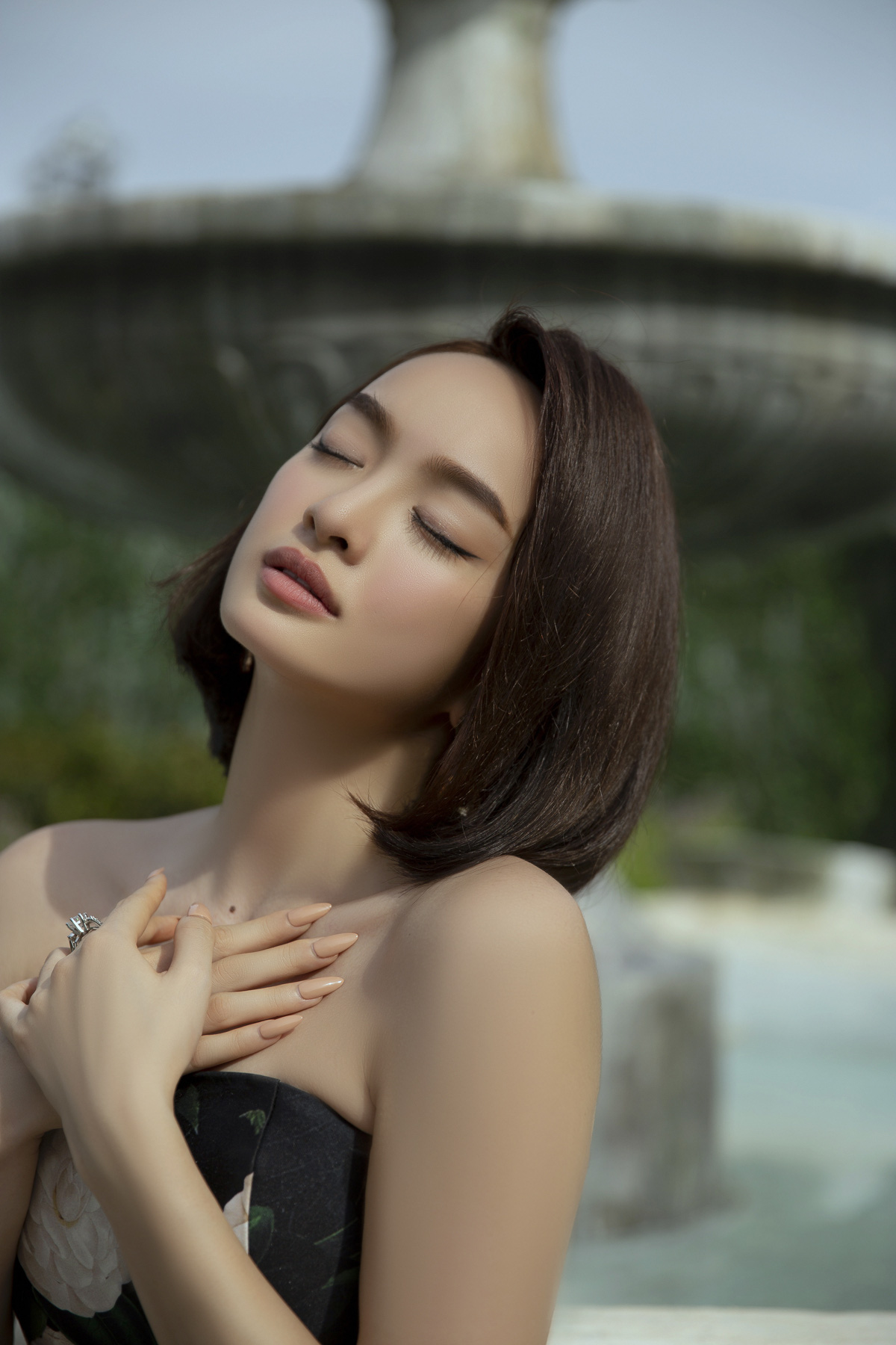&ldquo;G&aacute;i gi&agrave; lắm chi&ecirc;u V&rdquo;: Vẻ đẹp &ldquo;Bạch tr&agrave; vi&ecirc;n&rdquo; trước khi b&atilde;o ph&aacute; sập - Ảnh 7.