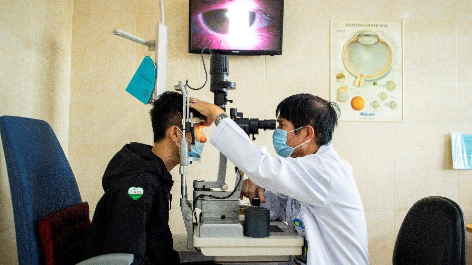 Bệnh viện đầu tiên ở miền Tây triển khai kỹ thuật xóa cận thị vĩnh viễn