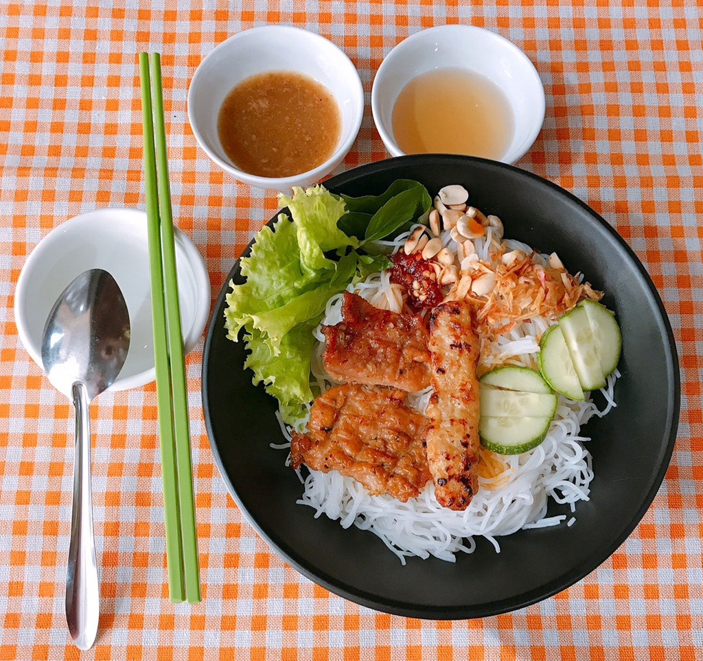 Loạt món ngon miền Trung hút khách ở TP HCM - Ảnh 5.