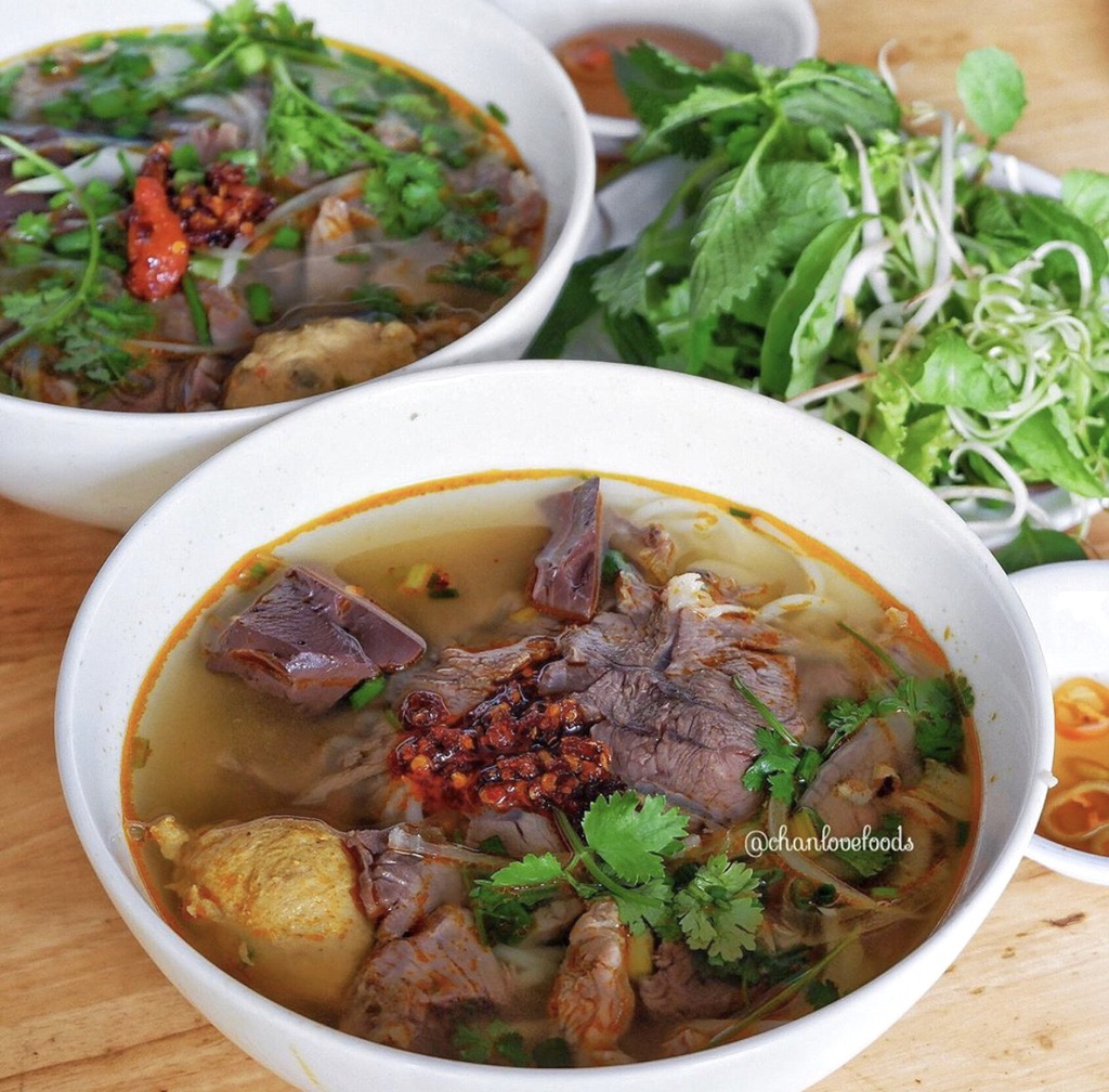 Loạt món ngon miền Trung hút khách ở TP HCM - Ảnh 9.