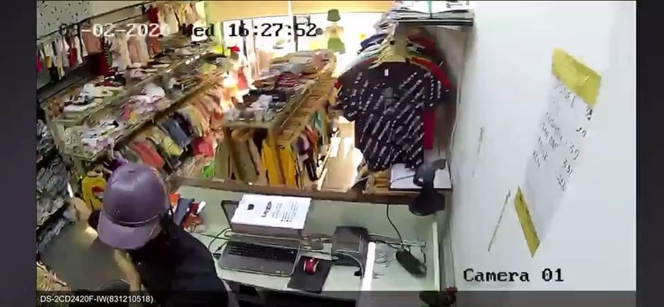 Thanh niên vào shop đồ trẻ em ở Thủ Đức táo tợn đâm nhân viên, cướp tài sản