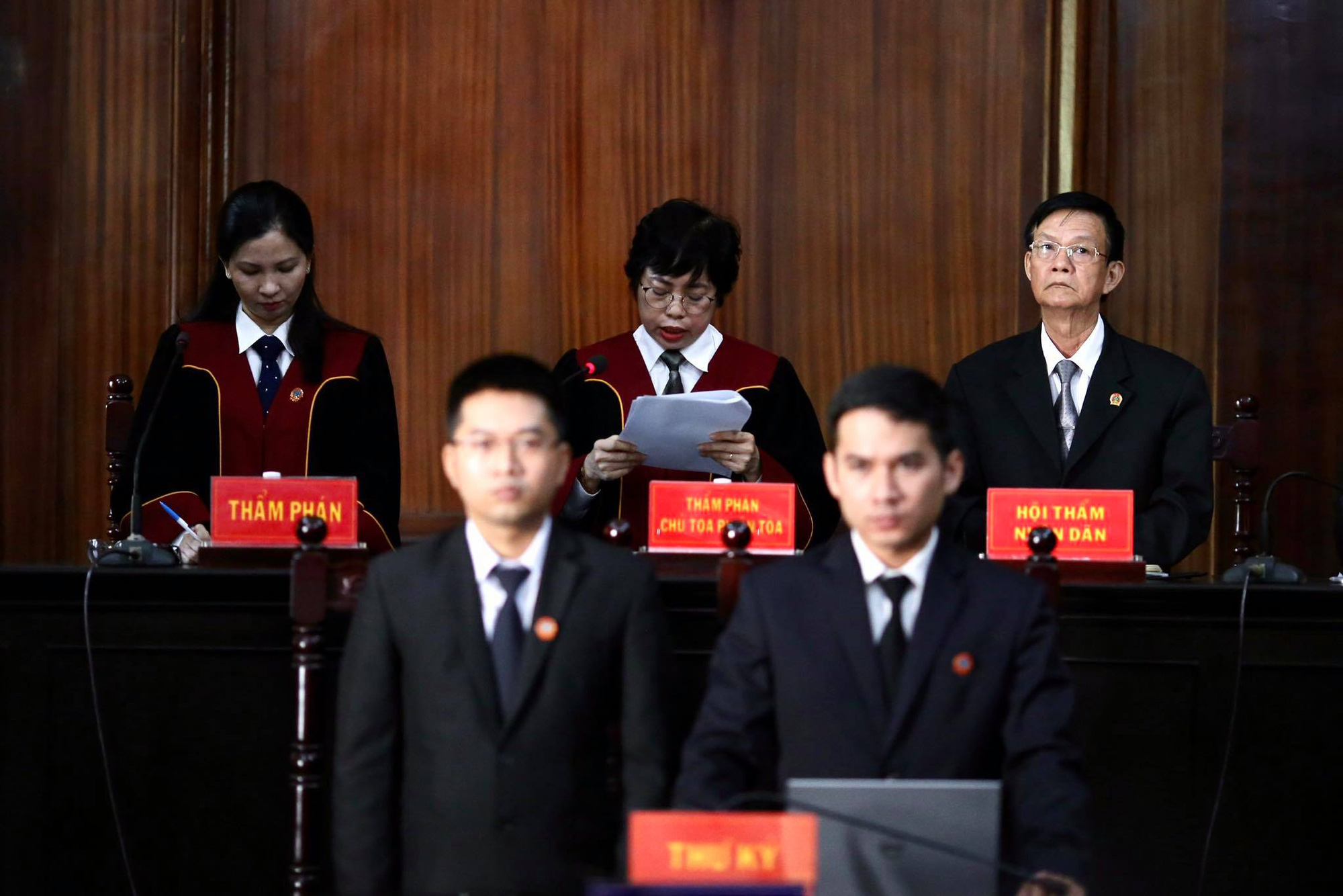 H&igrave;nh ảnh, t&igrave;nh tiết đ&aacute;ng ch&uacute; &yacute; ở phi&ecirc;n t&ograve;a x&eacute;t xử &ocirc;ng Nguyễn Th&agrave;nh T&agrave;i v&agrave; b&agrave; chủ Hoa Th&aacute;ng Năm - Ảnh 1.